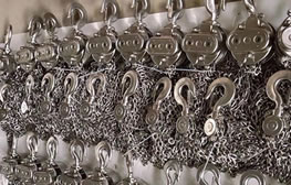 食品加工企業不銹鋼手拉葫蘆吊裝作業說明